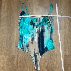 Fashion Nova Medium Leotard Thong Adjustable straps Teal Navy Tan White Abstract